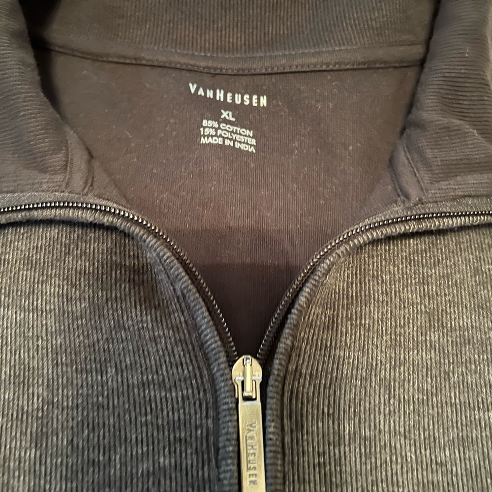 Van Heusen 1/4 zip…..NWOT….xl….charcoal